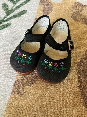 Vintage Girls Mary Jane Shoes with Hand-Painted Flowers